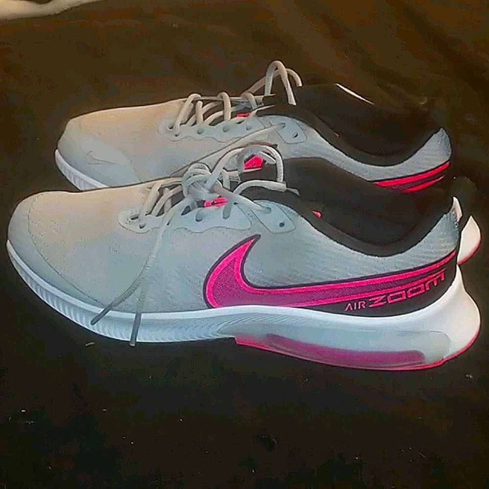 NEW WITH OUT TAGS NIKE ZOOM 6Y